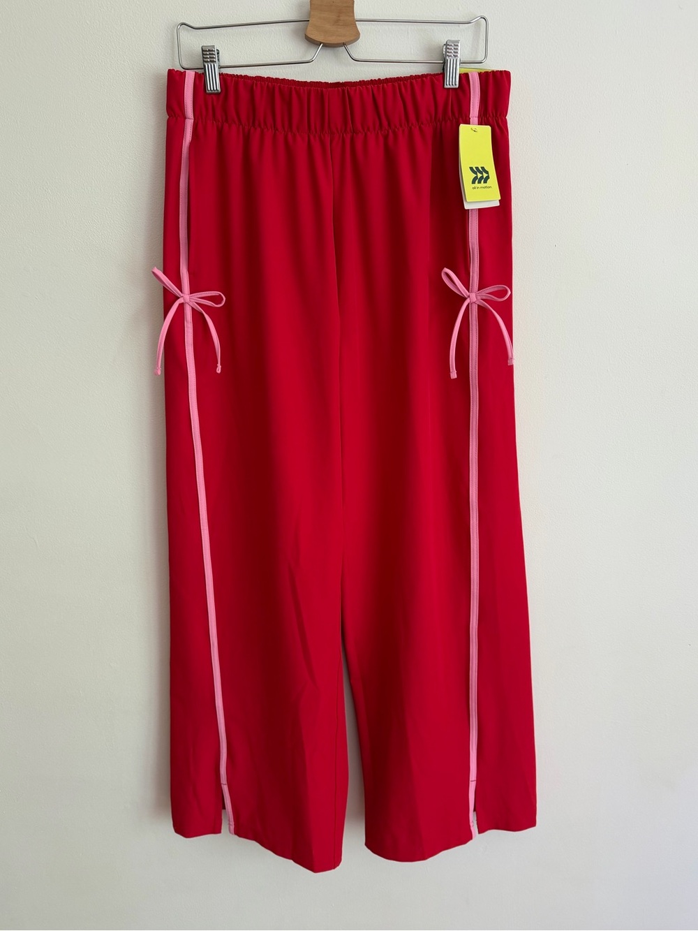 NWT All in Motion Woven High-Rise Bow Track Pants Red Pink Side Slit Large L
